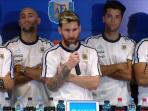 kapten-timnas-argentina-lionel-messi_20161116_224036.jpg