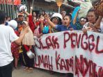 kapuk-poglar-tolak-penggusuran_20180124_155211.jpg