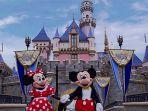 karakter-minnie-mouse-dan-mickey-mouse-di-tokyo-disneyland.jpg