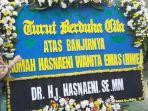 karangan-buhnjnga-yang-diberikan-hasnaeni.jpg