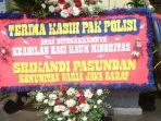 karangan-buka-tampak-terpasang-di-halaman-mapolrestabes-bandung.jpg