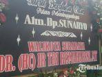 karangan-bunga-dari-wali-kota-surabaya-tri-rismaharini-untuk-ketua-kpps-13.jpg