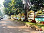 karangan-bunga-duka-cita-di-rumah-duka-pramono-edhie.jpg