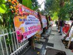 karangan-bunga-mulai-membanjiri-rumah-dinas-wali-kota-surabaya.jpg