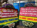 karangan-bunga-pendukung-prabowo-di-gedung-mk.jpg