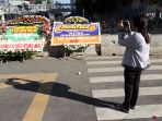 karangan-bunga-terpasang-di-dekat-gedung-bawaslu_20190525_030716.jpg