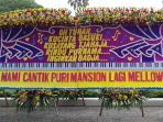 karangan-bunga-untuk-ahok-djarot-di-balai-kota-jakarta_20170426_131434.jpg