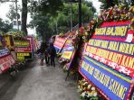 karangan-bunga-untuk-ahok-djarot_20170426_152056.jpg