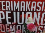 karangan-bungan-untuk-270-pahlawan-demokrasi_20190428_181512.jpg