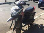 karena-kelamaan-parkir-di-depan-warung-ban-depan-motor.jpg