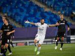 karim-benzema-cetak-gol-ke-gawang-monchengladbach.jpg