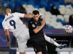 karim-benzema-saat-duel-lawan-stefan-lainer.jpg