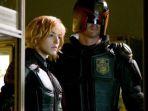 karl-urban-dan-olivia-thirlby-dalam-film-dredd-2012.jpg