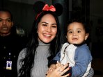 kartika-putri-bersama-putra-angkatnya_20151230_222205.jpg