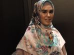 kartika-putri-hadiri-luna-habit-fashion-show_20180521_104610.jpg