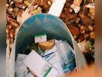 kartu-jkn-kis-kesehatan-di-tempat-sampah-di-tembilahan.jpg