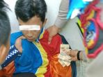 karyawan-minimarket-ini-tak-berkutik-saat-dikelilingi-dan-diintrogasi-angg_20180611_125642.jpg