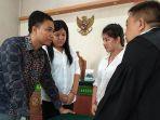 kasarin-khamkhao-dan-sanicha-maneetes-menjalani-sidang-putusan-di-pn-denpasar.jpg
