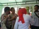 kasat-lantas-polres-madiun-kota-akp-dwi-jatmiko-lepas-baju-dinas.jpg