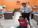kasat-reskrim-polres-oku-timur-akp-i-putu-suryawan-berdiri-baju-putih.jpg