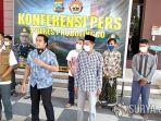 kasat-reskrim-polres-probolinggo-akp-rizky-santoso-ketika-menggelar-press.jpg