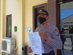 kasat-sabhara-polres-blitar-akp-agus-tri-melayangkan-sura.jpg