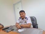 kasubag-tu-terminal-terpadu-pulo-gebang-junaedi-di-terminal-terpadu-pulo-gebang.jpg