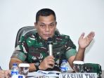 kasum-tni-pantau-karhutla-riau_20190812_101730.jpg