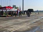 Menhan Serahkan Bendera Indonesia dan Prancis ke Kontingen yang Akan Tampil di Bastille Day