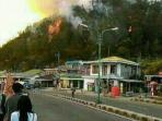 kebakaran-gunung-lawu-mendekati-pemukiman-warga_20151025_211020.jpg