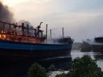 kebakaran-hebat-melanda-kapal-kapal-yang-sedang-diperbaiki_20180917_190905.jpg