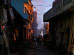 kebakaran-melanda-pabrik-cat-india.jpg