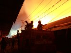 kebakaran-pasar-tengah-pontianak_20150821_233555.jpg