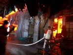 kebakaran-pasar-tengah-pontianak_20150821_233713.jpg