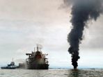 kebakaran-pipa-minyak-bawah-laut-di-balikpapan_20180402_164629.jpg
