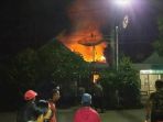 kebakaran-yang-terjadi-di-kediaman-ikhwan-senin-25122017-sekitar-pukul-200-wib_20171225_130905.jpg