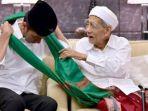 kebersamaan-jokowi-dan-almarhum-mbah-moen.jpg