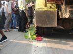 kecelakaan-antara-truk-dan-motor-di-pondok-aren.jpg