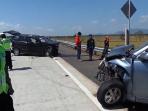 kecelakaan-di-tol-cipali-akibat-sopir-ngantuk-dua-mobil-rusak-berat-01_20150719_023730.jpg