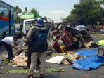 kecelakaan-maut-kijang-vs-truk-di-jalan-raya-trans-nasional.jpg