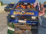 kecelakaan-mobil-jenazah-terpental.jpg