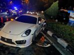kecelakaan-tunggal-mobil-mewah-di-medan_20170508_225737.jpg