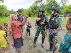 keceriaan-mama-papua-bersama-satgas-pamtas-yonif-raider-142kj_20220921_102630.jpg