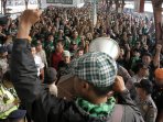 kedatangan-bonek-di-stasiun-senen_20160802_202920.jpg