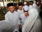 kedatangan-jemaah-haji-pontianak_20151019_165505.jpg