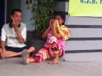 kedua-orang-tua-bayi-saat-di-rumahsakit_20160616_194639.jpg