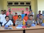 kedua-pelaku-saat-diamankan-polisi_20181024_071255.jpg