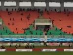 kedua-suporter-saling-serang-saat-nonton-pertandingan-dki-jakarta-vs-jaba-barat_20160918_174233.jpg