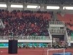 kedua-suporter-saling-serang-saat-nonton-pertandingan-dki-jakarta-vs-jaba-barat_20160918_174556.jpg