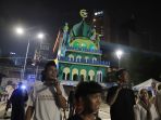 kegembiraan-malam-takbiran-di-jakarta_20220502_000145.jpg
